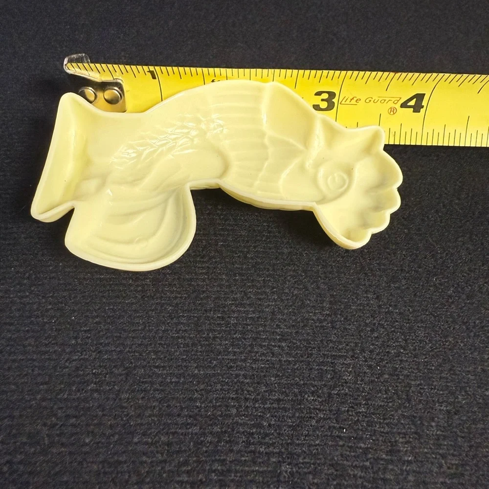 Cream Rooster Shaped Decor‎ Pieces